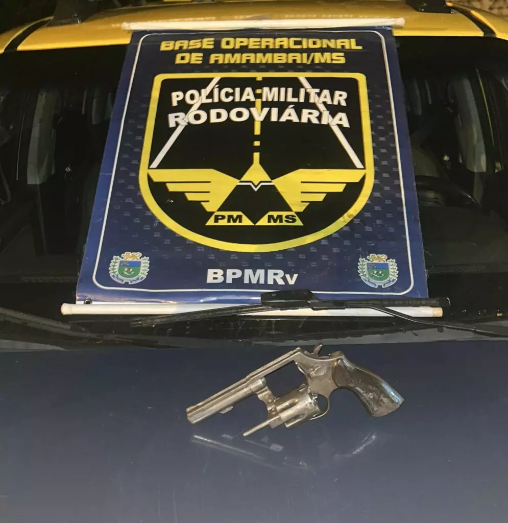 Polícia intercepta veículo furtado e prende suspeito armado após perseguição em Amambai Polícia intercepta veículo furtado e prende suspeito armado após perseguição em Amambai