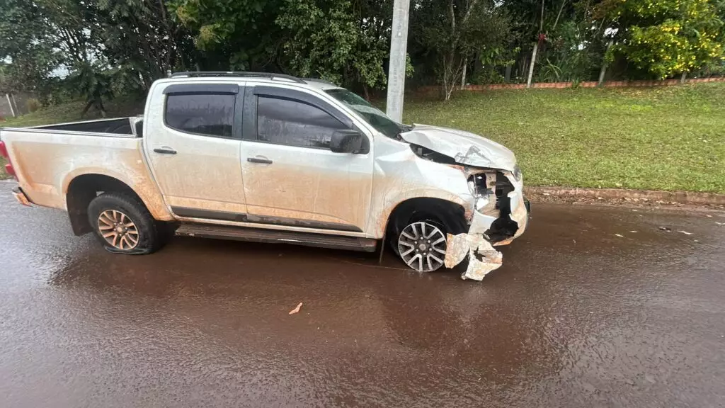Polícia intercepta veículo furtado e prende suspeito armado após perseguição em Amambai Polícia intercepta veículo furtado e prende suspeito armado após perseguição em Amambai