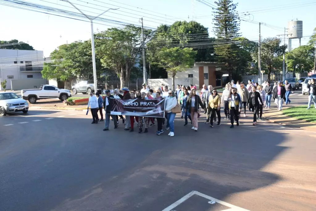 Assistência Social de Iguatemi promove caminhada com o Grupo da Melhor Idade alusiva ao “Junho Prata” Assistência Social de Iguatemi promove caminhada com o Grupo da Melhor Idade alusiva ao “Junho Prata”
