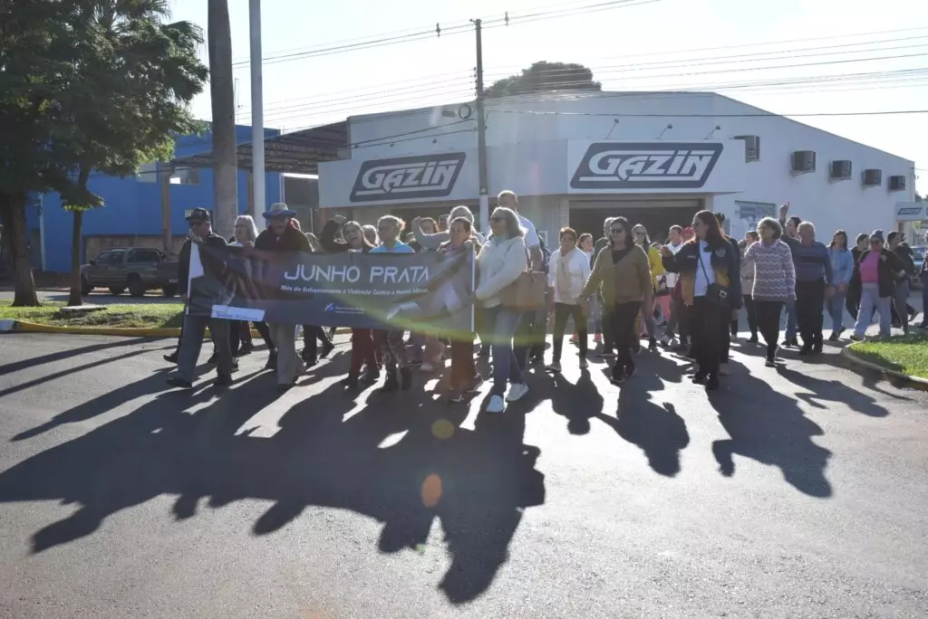 Assistência Social de Iguatemi promove caminhada com o Grupo da Melhor Idade alusiva ao “Junho Prata” Assistência Social de Iguatemi promove caminhada com o Grupo da Melhor Idade alusiva ao “Junho Prata”