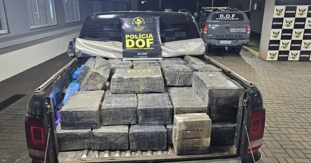 DOF recupera veículo furtado no Paraná carregado com mais de 1.300 quilos de drogas em Sete Quedas DOF recupera veículo furtado no Paraná carregado com mais de 1.300 quilos de drogas em Sete Quedas
