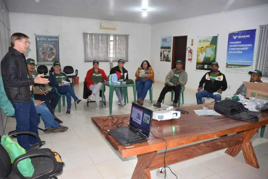 Curso “Floricultura, Jardinagem e Paisagismo” capacita servidores da Secretaria de Meio Ambiente e Turismo de Iguatemi Curso “Floricultura, Jardinagem e Paisagismo” capacita servidores da Secretaria de Meio Ambiente e Turismo de Iguatemi