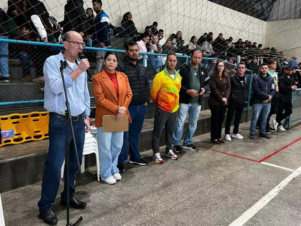 Emoção e gols marcam a abertura da Copa Cidade de Futsal em Amambai Emoção e gols marcam a abertura da Copa Cidade de Futsal em Amambai