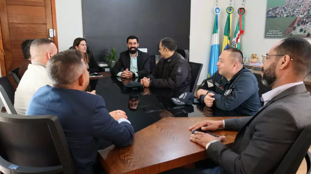 Autoridades municipais de Aral Moreira se reúnem com comando da PM para tratar de segurança pública Autoridades municipais de Aral Moreira se reúnem com comando da PM para tratar de segurança pública