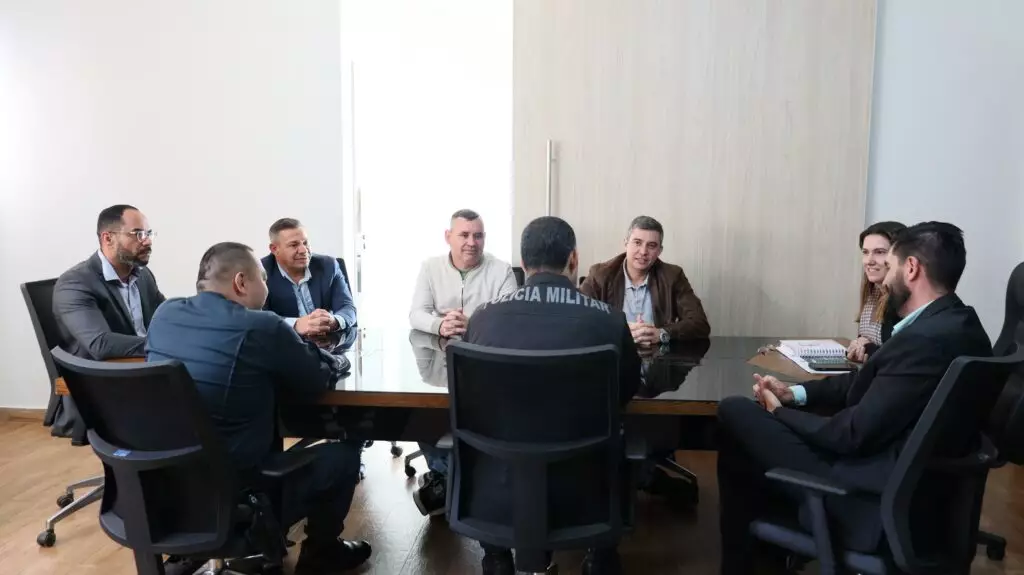 Autoridades municipais de Aral Moreira se reúnem com comando da PM para tratar de segurança pública Autoridades municipais de Aral Moreira se reúnem com comando da PM para tratar de segurança pública
