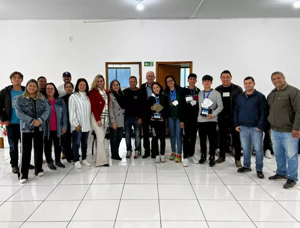 Vereadora Suzana Ulisses propõe edição da Feira Fronteira Criativa em Amambai e avança com pautas sobre juventude, cultura e esporte Vereadora Suzana Ulisses propõe edição da Feira Fronteira Criativa em Amambai e avança com pautas sobre juventude, cultura e esporte