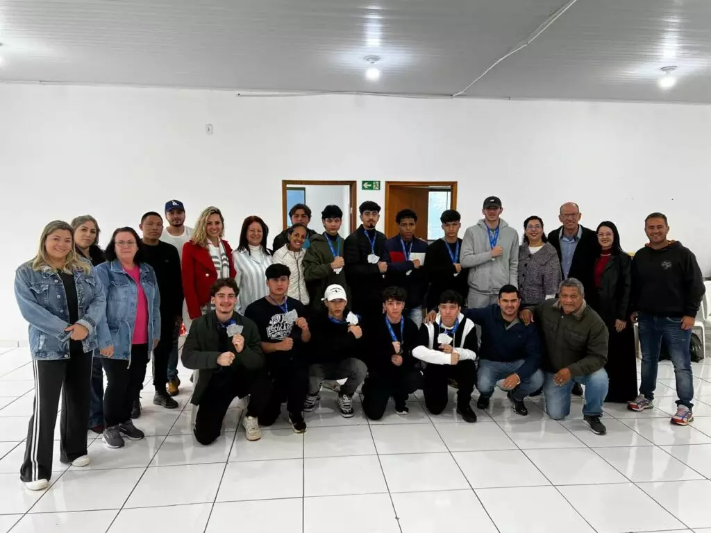 Vereadora Suzana Ulisses propõe edição da Feira Fronteira Criativa em Amambai e avança com pautas sobre juventude, cultura e esporte Vereadora Suzana Ulisses propõe edição da Feira Fronteira Criativa em Amambai e avança com pautas sobre juventude, cultura e esporte