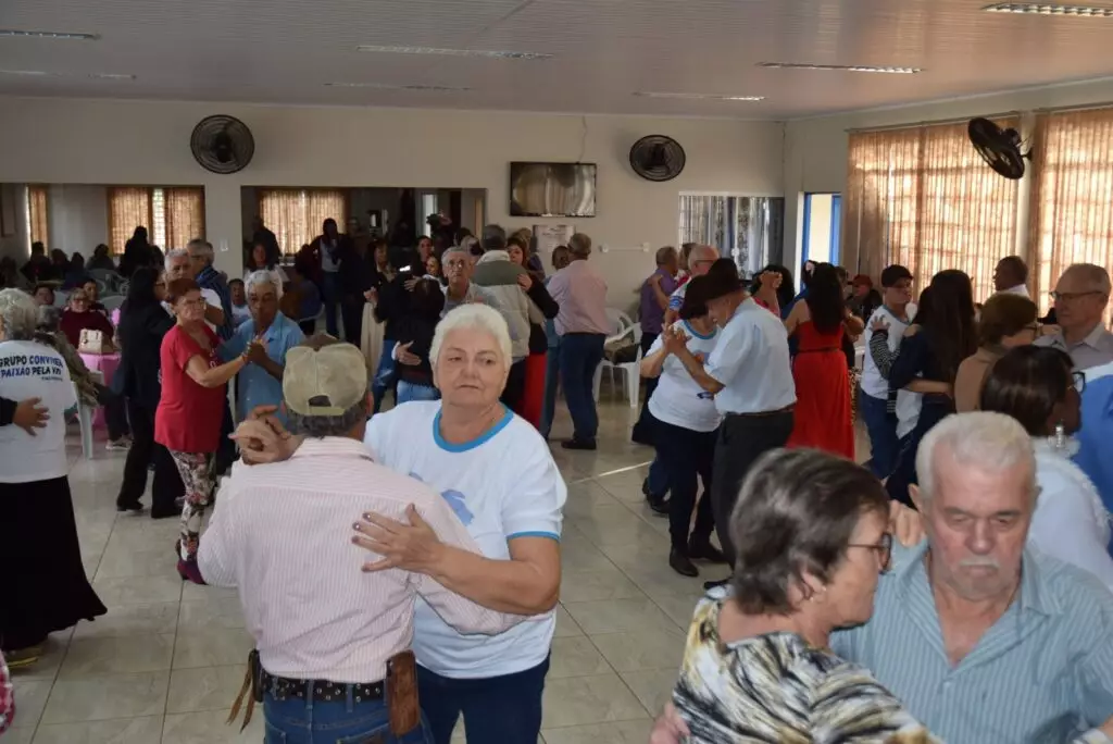 Confraternização reuniu grupos da melhor idade de Iguatemi e de Tacuru no Conviver “Lírios do Vale” Confraternização reuniu grupos da melhor idade de Iguatemi e de Tacuru no Conviver “Lírios do Vale”