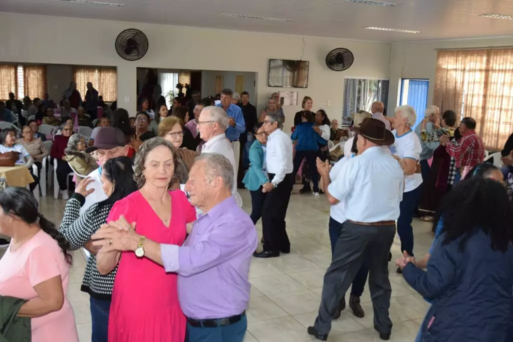 Confraternização reuniu grupos da melhor idade de Iguatemi e de Tacuru no Conviver “Lírios do Vale” Confraternização reuniu grupos da melhor idade de Iguatemi e de Tacuru no Conviver “Lírios do Vale”