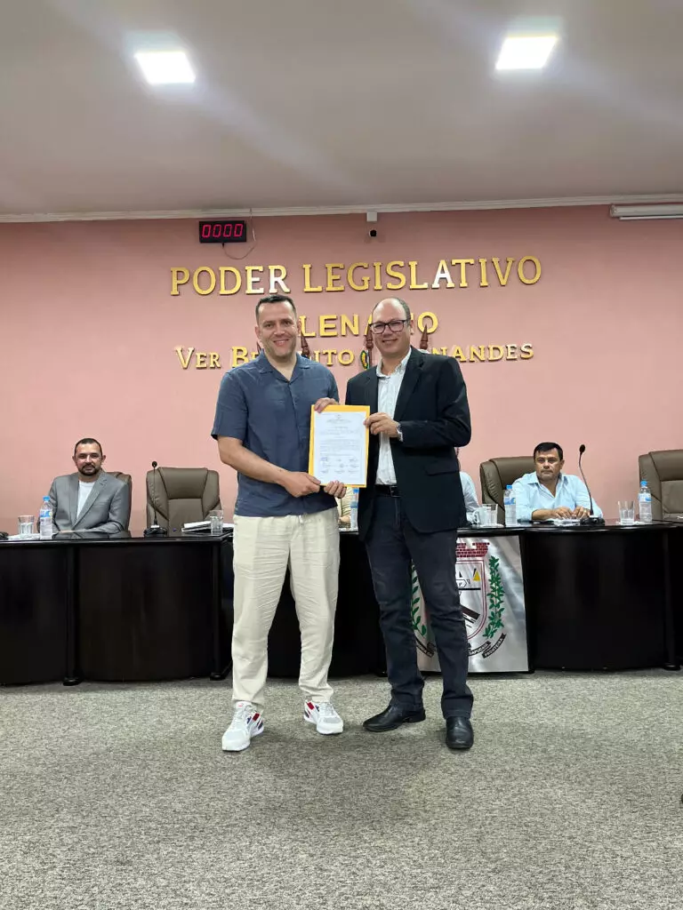 Orgulho de Coronel Sapucaia: Câmara entrega Moção de Aplausos a Carlos Magno Fernandes Filho, o “Carlinhos”, destaque internacional como treinador de futebol na Arábia Saudita Orgulho de Coronel Sapucaia: Câmara entrega Moção de Aplausos a Carlos Magno Fernandes Filho, o “Carlinhos”, destaque internacional como treinador de futebol na Arábia Saudita