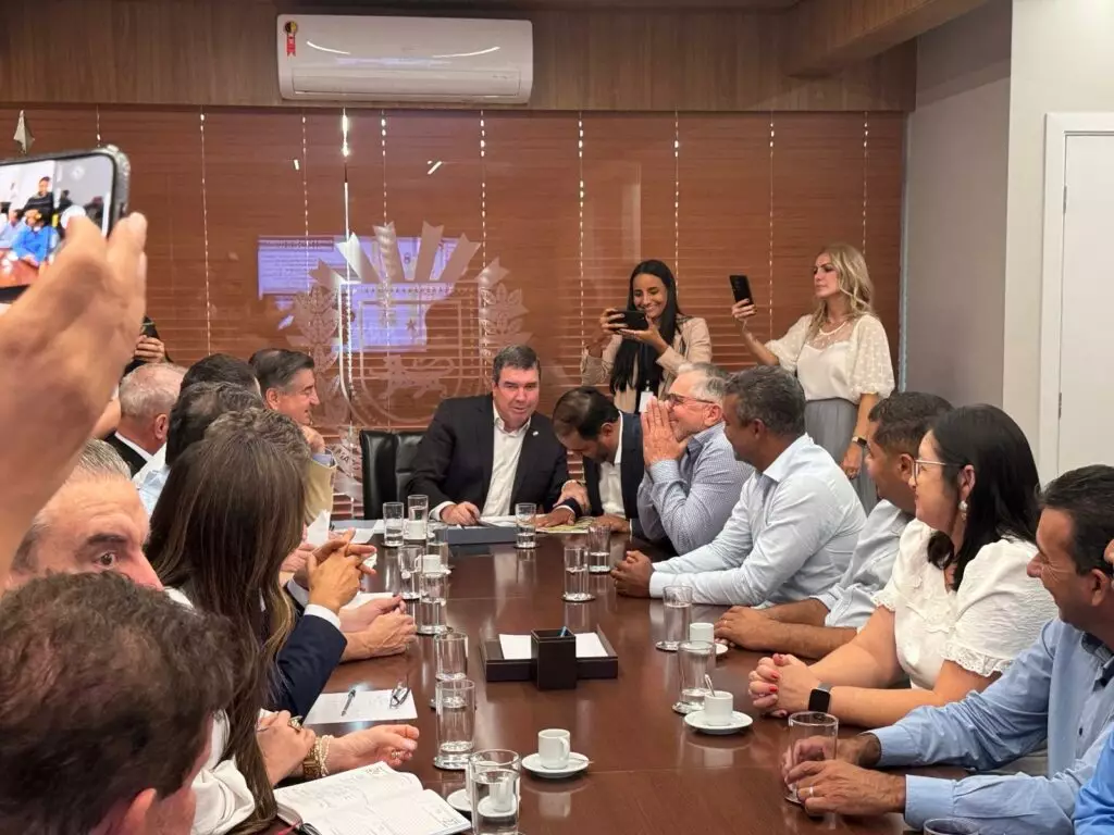 Prefeito Hélio Acosta, vice Alfredo e vereadores viabilizam R$ 13 milhões de investimentos do Governo do Estado para Paranhos