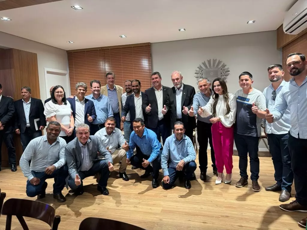 Prefeito Hélio Acosta, vice Alfredo e vereadores viabilizam R$ 13 milhões de investimentos do Governo do Estado para Paranhos