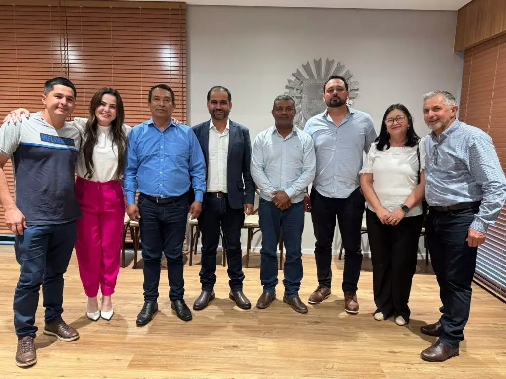 Paranhos: Vereador Chacal e demais vereadores comemoram conquista de asfalto para a Rua Fortuoso Silveira da Cunha Paranhos: Vereador Chacal e demais vereadores comemoram conquista de asfalto para a Rua Fortuoso Silveira da Cunha
