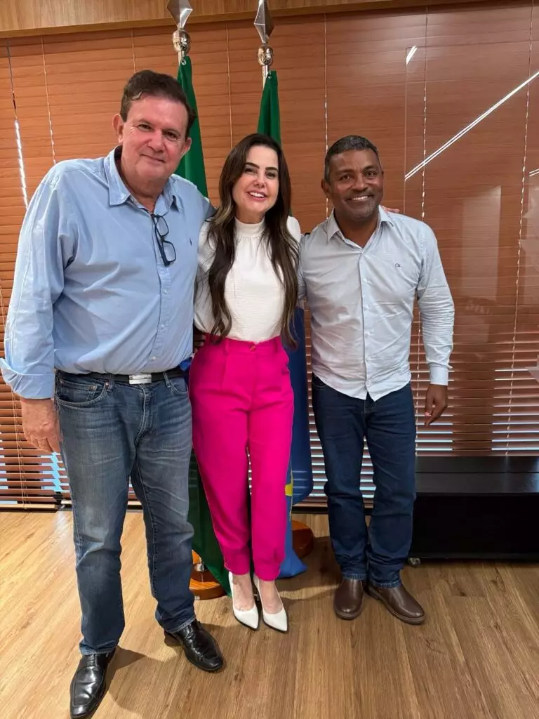 Paranhos: Vereador Chacal e demais vereadores comemoram conquista de asfalto para a Rua Fortuoso Silveira da Cunha Paranhos: Vereador Chacal e demais vereadores comemoram conquista de asfalto para a Rua Fortuoso Silveira da Cunha