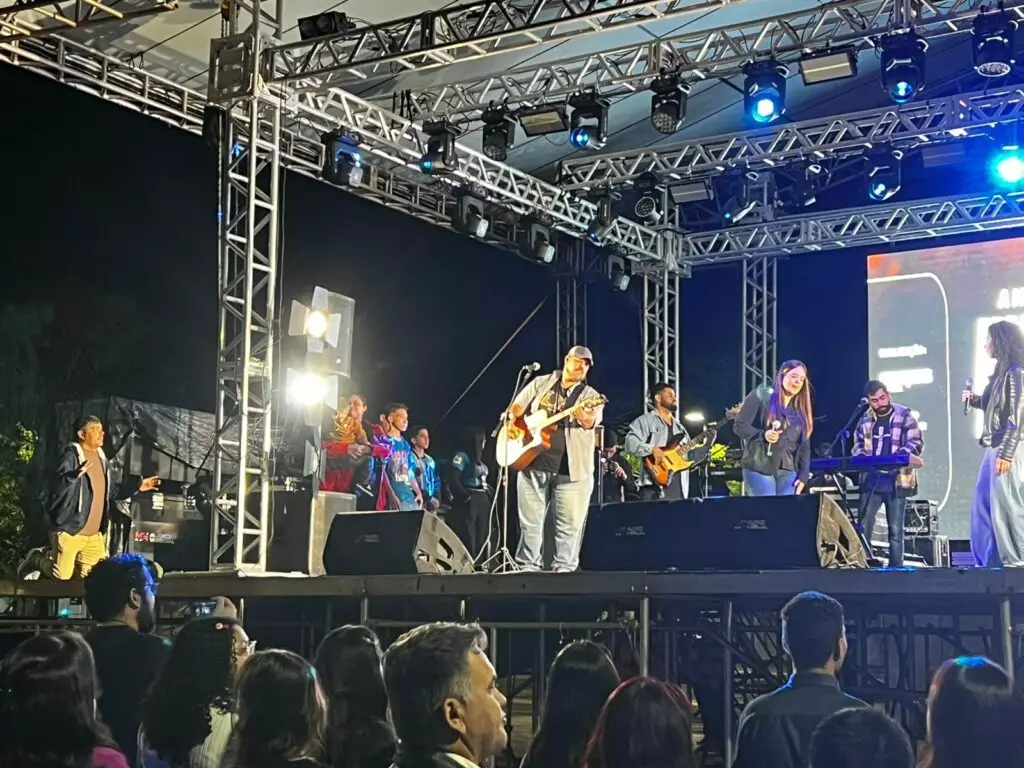 Fé e louvor marcam a 25ª Marcha para Jesus em Amambai Fé e louvor marcam a 25ª Marcha para Jesus em Amambai