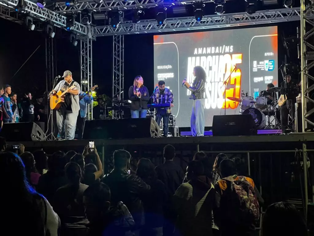 Fé e louvor marcam a 25ª Marcha para Jesus em Amambai Fé e louvor marcam a 25ª Marcha para Jesus em Amambai