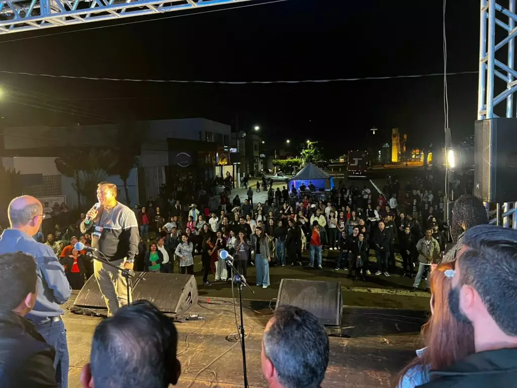 Fé e louvor marcam a 25ª Marcha para Jesus em Amambai Fé e louvor marcam a 25ª Marcha para Jesus em Amambai