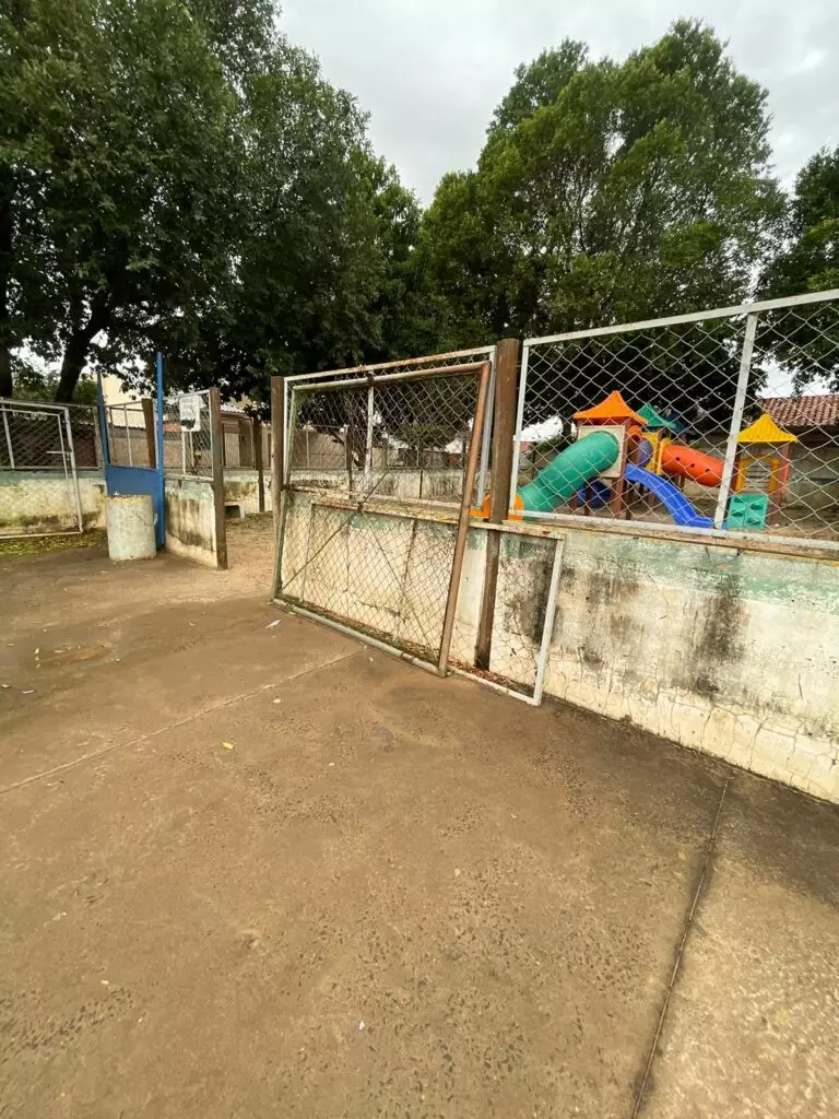 Franscesco Canppele solicita reforma completa da Praça do Campo Dourado em Caarapó Franscesco Canppele solicita reforma completa da Praça do Campo Dourado em Caarapó