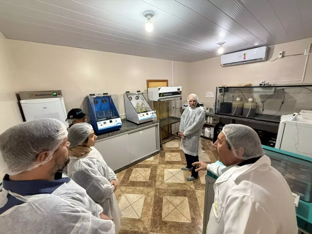 Prefeitura de Amambai realiza visita técnica à COMPOSTEC em Toledo (PR) Prefeitura de Amambai realiza visita técnica à COMPOSTEC em Toledo (PR)