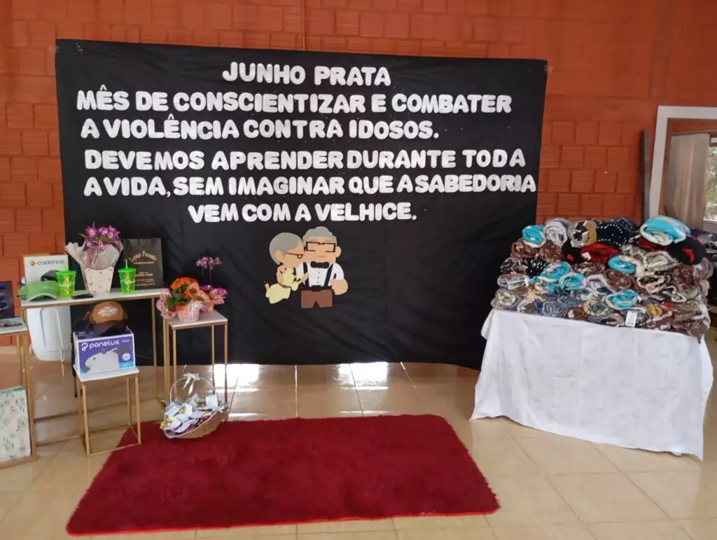 Tacuru promove ação do Junho Prata com foco na segurança dos idosos no trânsito Tacuru promove ação do Junho Prata com foco na segurança dos idosos no trânsito