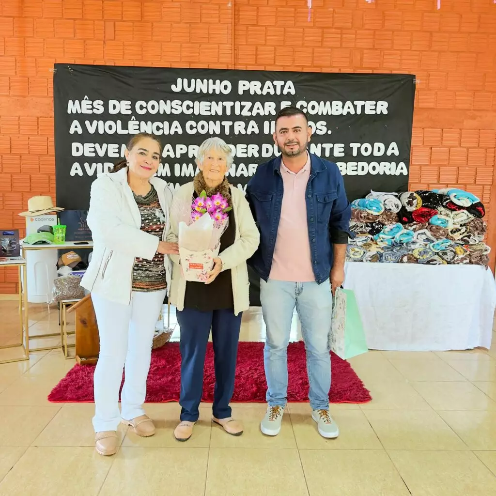 Tacuru promove ação do Junho Prata com foco na segurança dos idosos no trânsito Tacuru promove ação do Junho Prata com foco na segurança dos idosos no trânsito