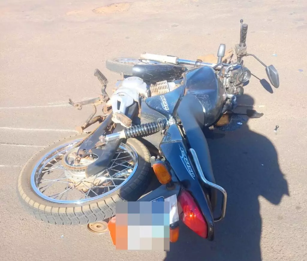 Bombeiros socorrem motociclista vítima de acidente de trânsito em Amambai