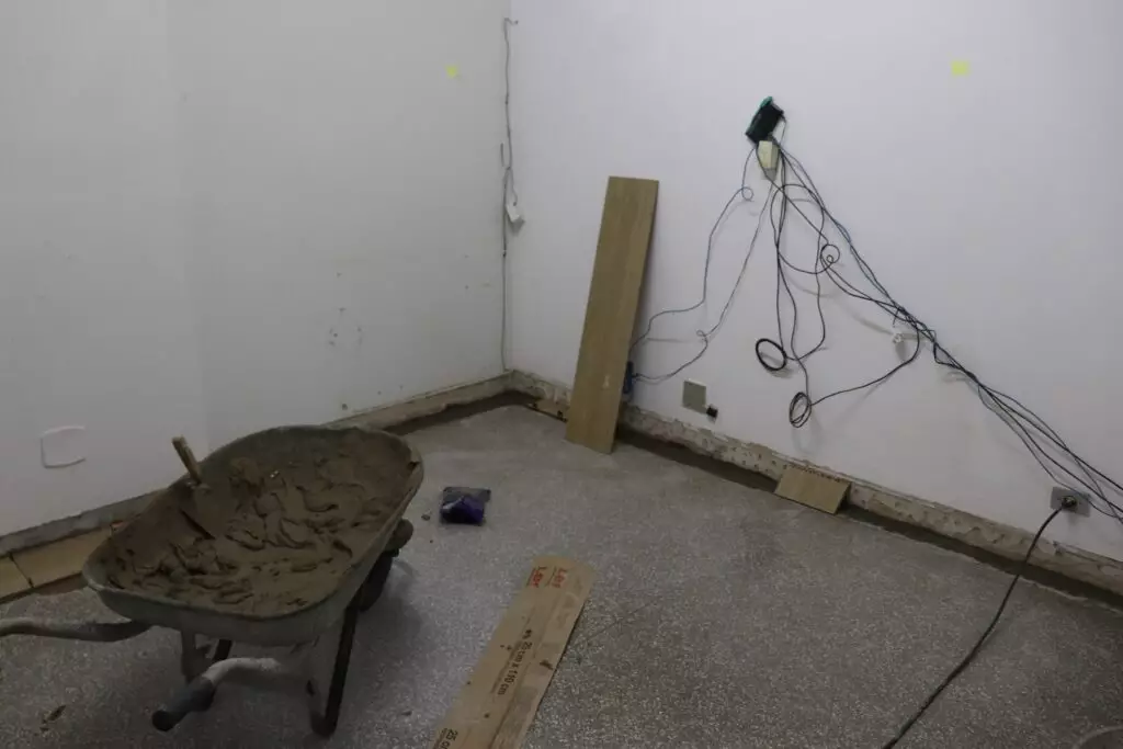 Governo de Mundo Novo realiza reforma da futura Sala Lilás na Polícia Civil