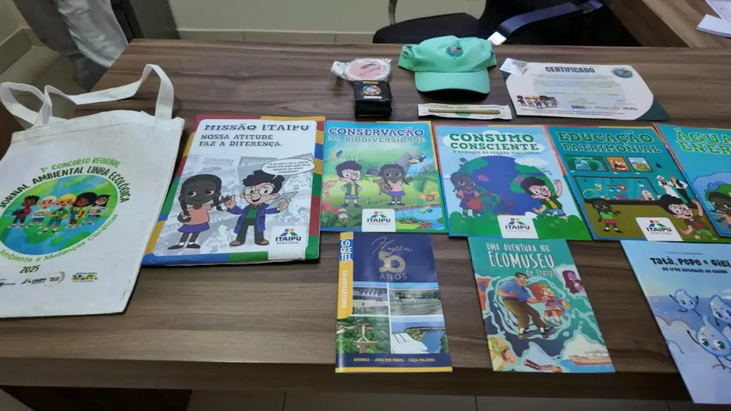 Mundo Novo: Alunos que participaram do vídeo 'Jornal Ambiental' receberam kits de Educação Ambiental Mundo Novo: Alunos que participaram do vídeo 'Jornal Ambiental' receberam kits de Educação Ambiental