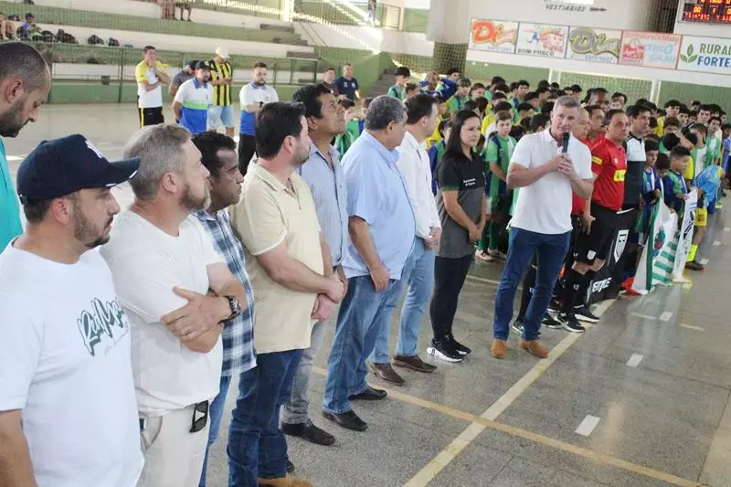 Copa Regional de Futsal de Base em Sete Quedas reúne as famílias e é sucesso total Copa Regional de Futsal de Base em Sete Quedas reúne as famílias e é sucesso total