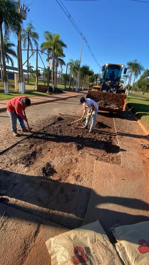 Prefeitura de Coronel Sapucaia inicia operação tapa-buracos na Avenida Internacional