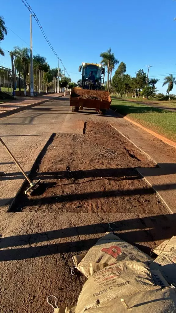 Prefeitura de Coronel Sapucaia inicia operação tapa-buracos na Avenida Internacional
