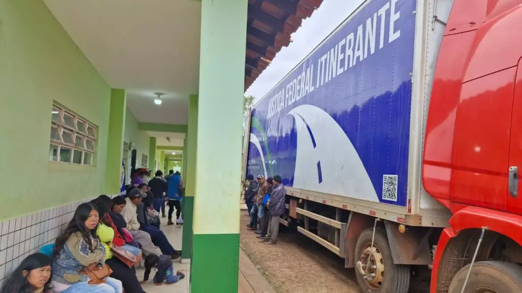 Justiça Federal leva serviços à Aldeia Amambai com apoio da Prefeitura Justiça Federal leva serviços à Aldeia Amambai com apoio da Prefeitura