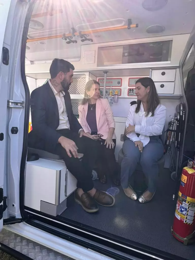 Vereadores da Câmara de Aral Moreira participam da entrega de dois novos veículos para a Saúde Vereadores da Câmara de Aral Moreira participam da entrega de dois novos veículos para a Saúde