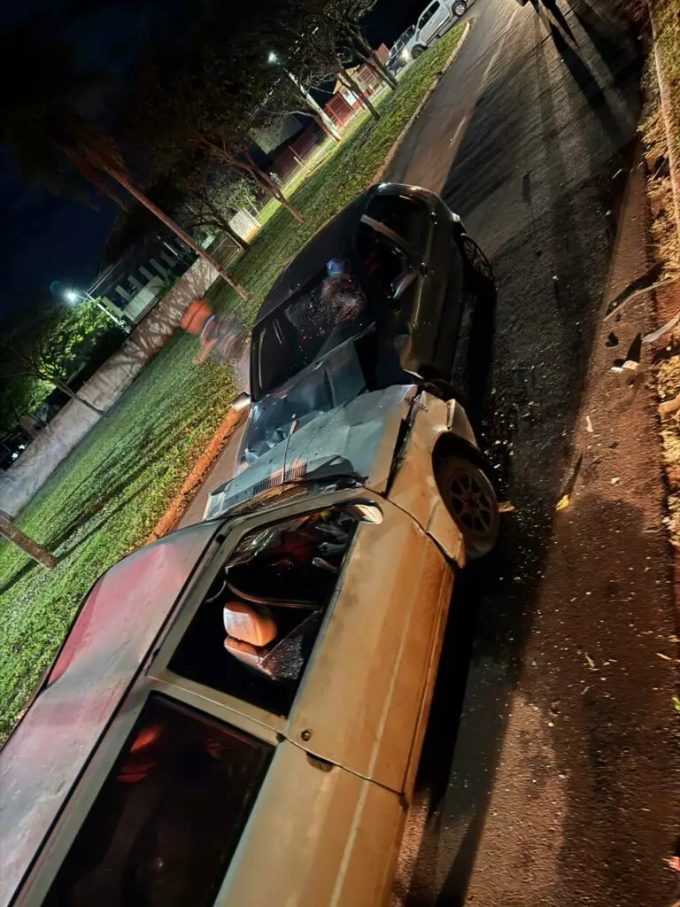 Colisão entre dois carros deixa duas pessoas feridas em Amambai Colisão entre dois carros deixa duas pessoas feridas em Amambai