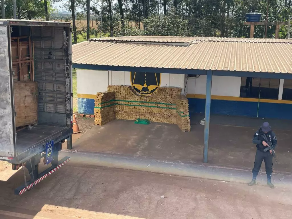 BPMRv apreende 1,5 tonelada de maconha em caminhão na MS-164, na base de Aquidabã BPMRv apreende 1,5 tonelada de maconha em caminhão na MS-164, na base de Aquidabã