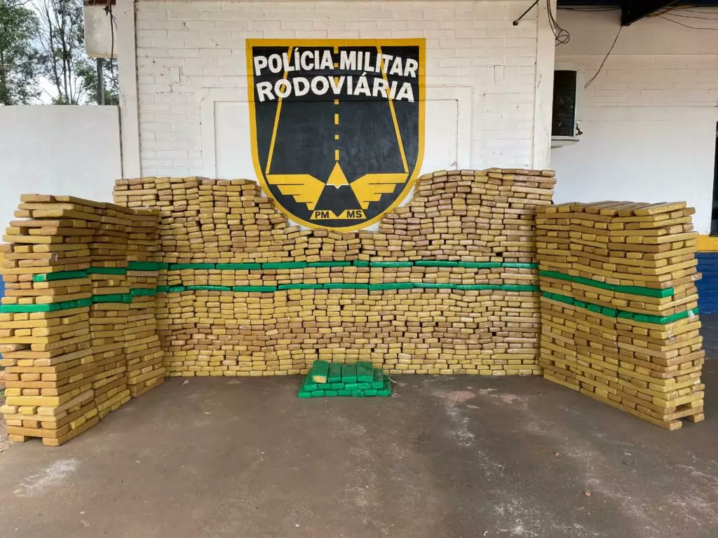 BPMRv apreende 1,5 tonelada de maconha em caminhão na MS-164, na base de Aquidabã BPMRv apreende 1,5 tonelada de maconha em caminhão na MS-164, na base de Aquidabã