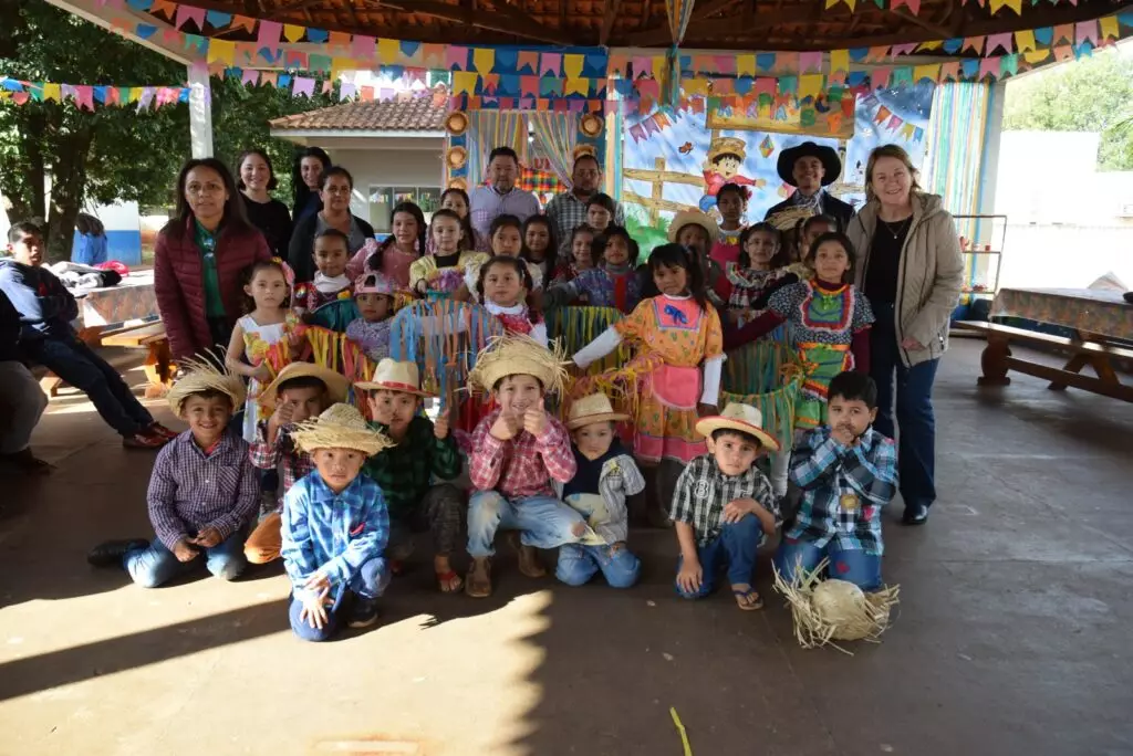 Secretaria de Assistência Social de Iguatemi realizou festa julina para os alunos do programa "Novo Olhar"