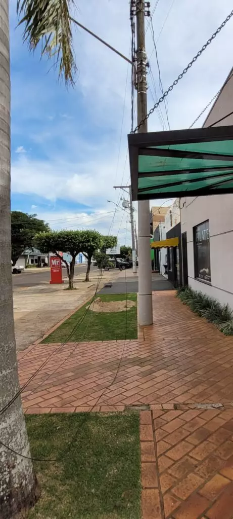 DETRAT age rápido e libera via após dois caminhões colidirem com fiação de internet em Amambai