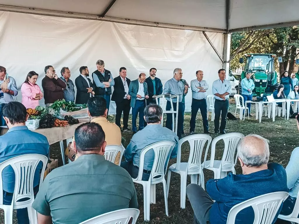 Iguatemi é contemplado com um trator pelo programa PROMAQ Iguatemi é contemplado com um trator pelo programa PROMAQ