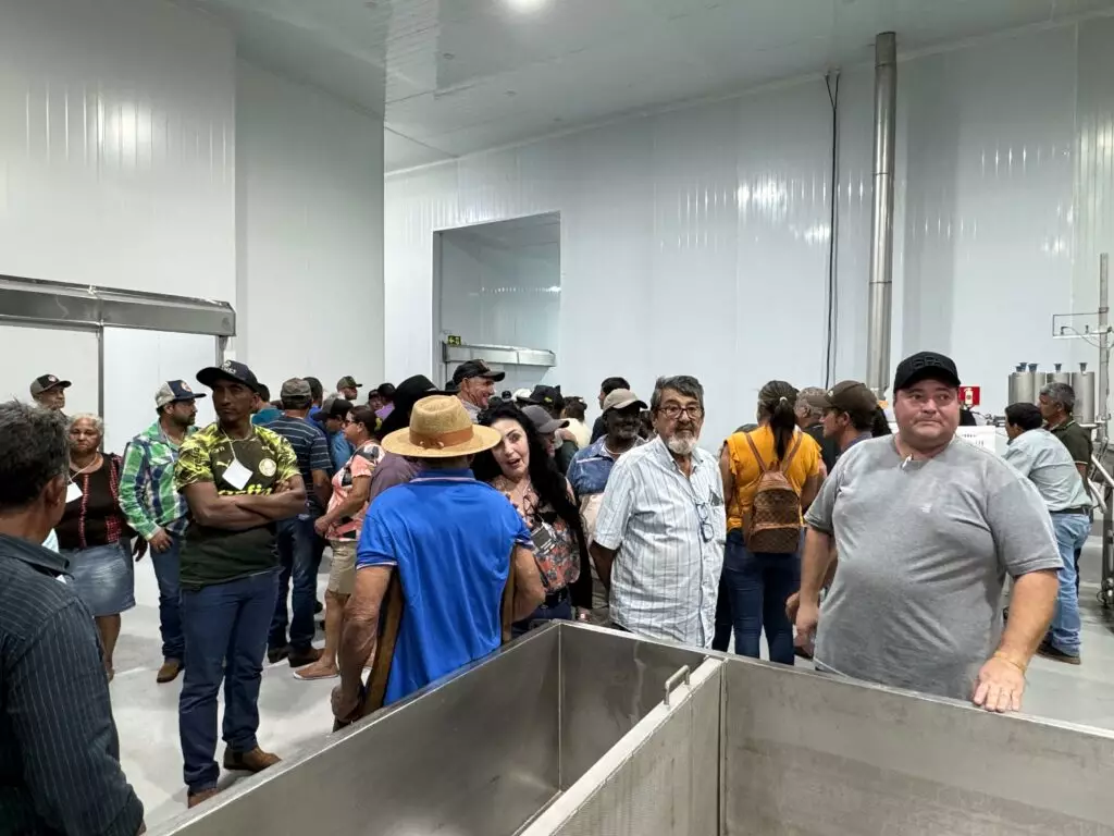 Iguatemi é contemplado com um trator pelo programa PROMAQ Iguatemi é contemplado com um trator pelo programa PROMAQ