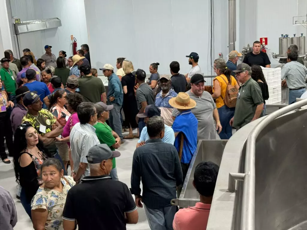Iguatemi é contemplado com um trator pelo programa PROMAQ Iguatemi é contemplado com um trator pelo programa PROMAQ