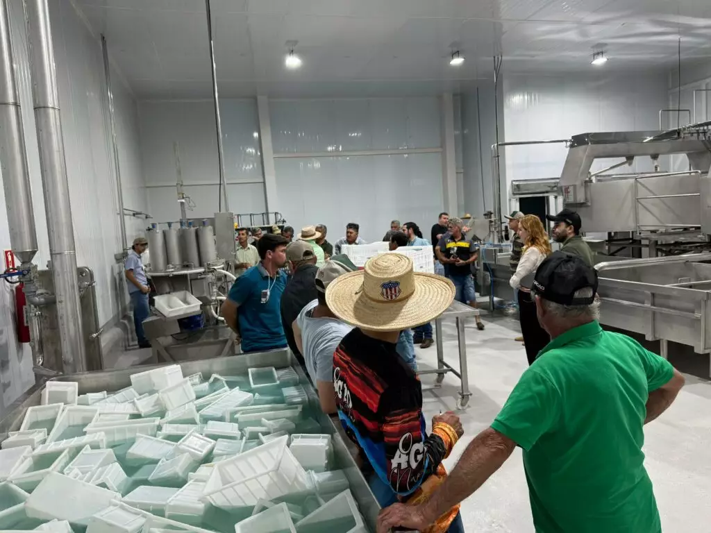 Iguatemi é contemplado com um trator pelo programa PROMAQ Iguatemi é contemplado com um trator pelo programa PROMAQ