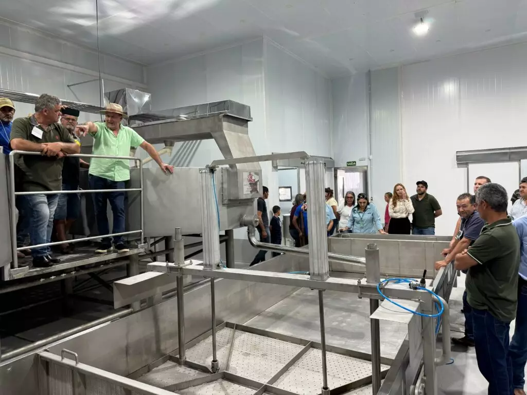 Iguatemi é contemplado com um trator pelo programa PROMAQ Iguatemi é contemplado com um trator pelo programa PROMAQ