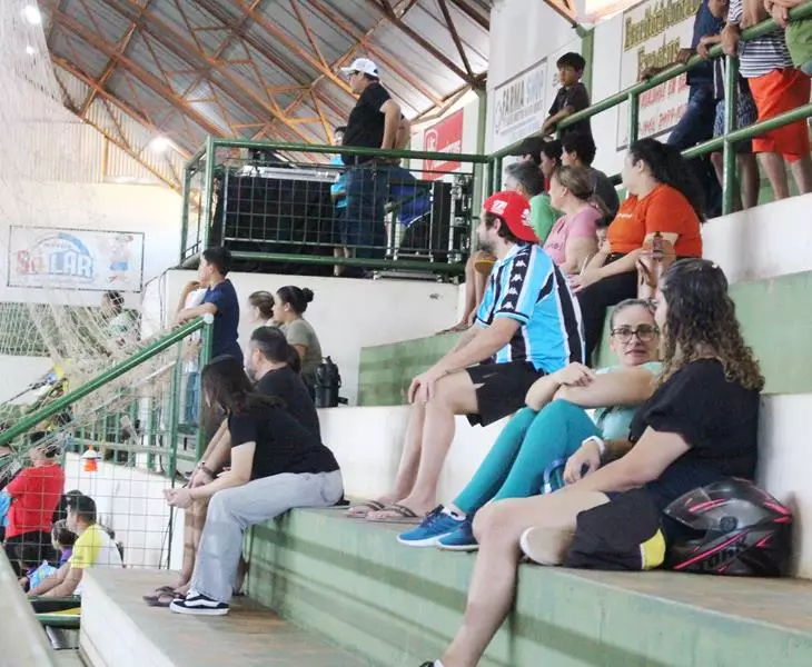 Copa Regional de Futsal de Base em Sete Quedas reúne as famílias e é sucesso total Copa Regional de Futsal de Base em Sete Quedas reúne as famílias e é sucesso total
