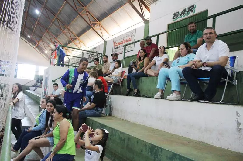 Copa Regional de Futsal de Base em Sete Quedas reúne as famílias e é sucesso total Copa Regional de Futsal de Base em Sete Quedas reúne as famílias e é sucesso total