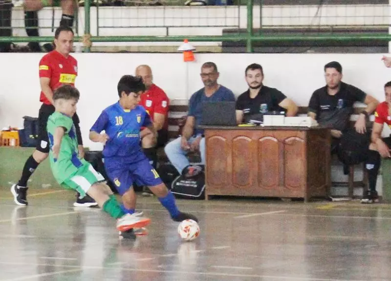 Copa Regional de Futsal de Base em Sete Quedas reúne as famílias e é sucesso total Copa Regional de Futsal de Base em Sete Quedas reúne as famílias e é sucesso total