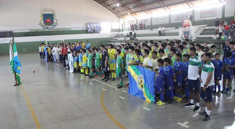 Copa Regional de Futsal de Base em Sete Quedas reúne as famílias e é sucesso total Copa Regional de Futsal de Base em Sete Quedas reúne as famílias e é sucesso total