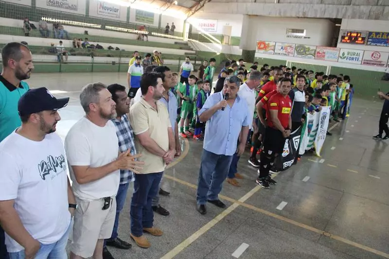 Copa Regional de Futsal de Base em Sete Quedas reúne as famílias e é sucesso total Copa Regional de Futsal de Base em Sete Quedas reúne as famílias e é sucesso total