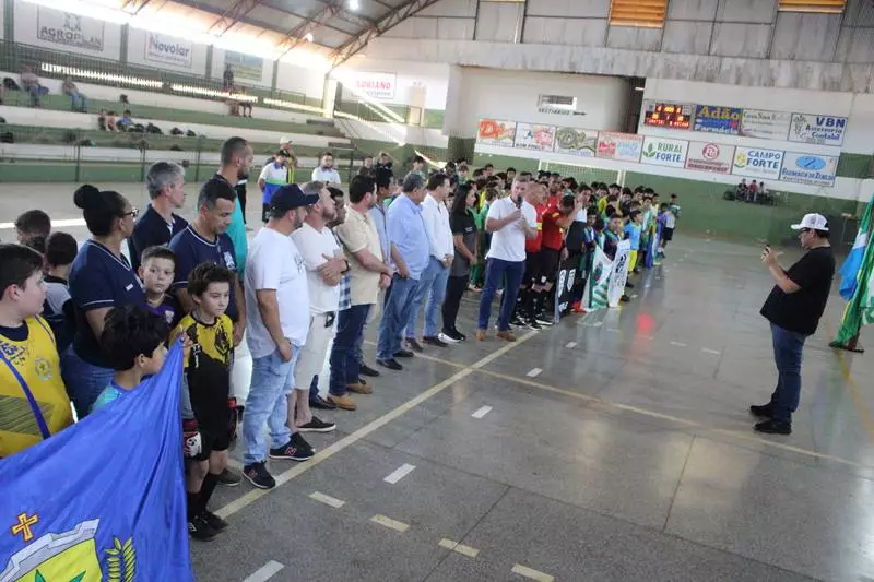 Copa Regional de Futsal de Base em Sete Quedas reúne as famílias e é sucesso total Copa Regional de Futsal de Base em Sete Quedas reúne as famílias e é sucesso total