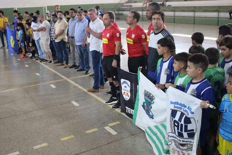 Copa Regional de Futsal de Base em Sete Quedas reúne as famílias e é sucesso total Copa Regional de Futsal de Base em Sete Quedas reúne as famílias e é sucesso total